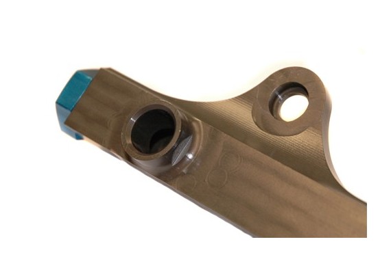 Rampe d'injection Cosworth en aluminium usinée dans la masse pour Mitsubishi Lancer Evo X